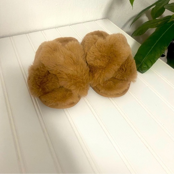 Stars Above Women’s Brooklyn Crossband Fur Slippers Color Brown Size 5/6 NWOT - Picture 2 of 7